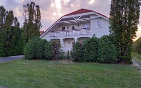 Hevizi Fecskefeszek